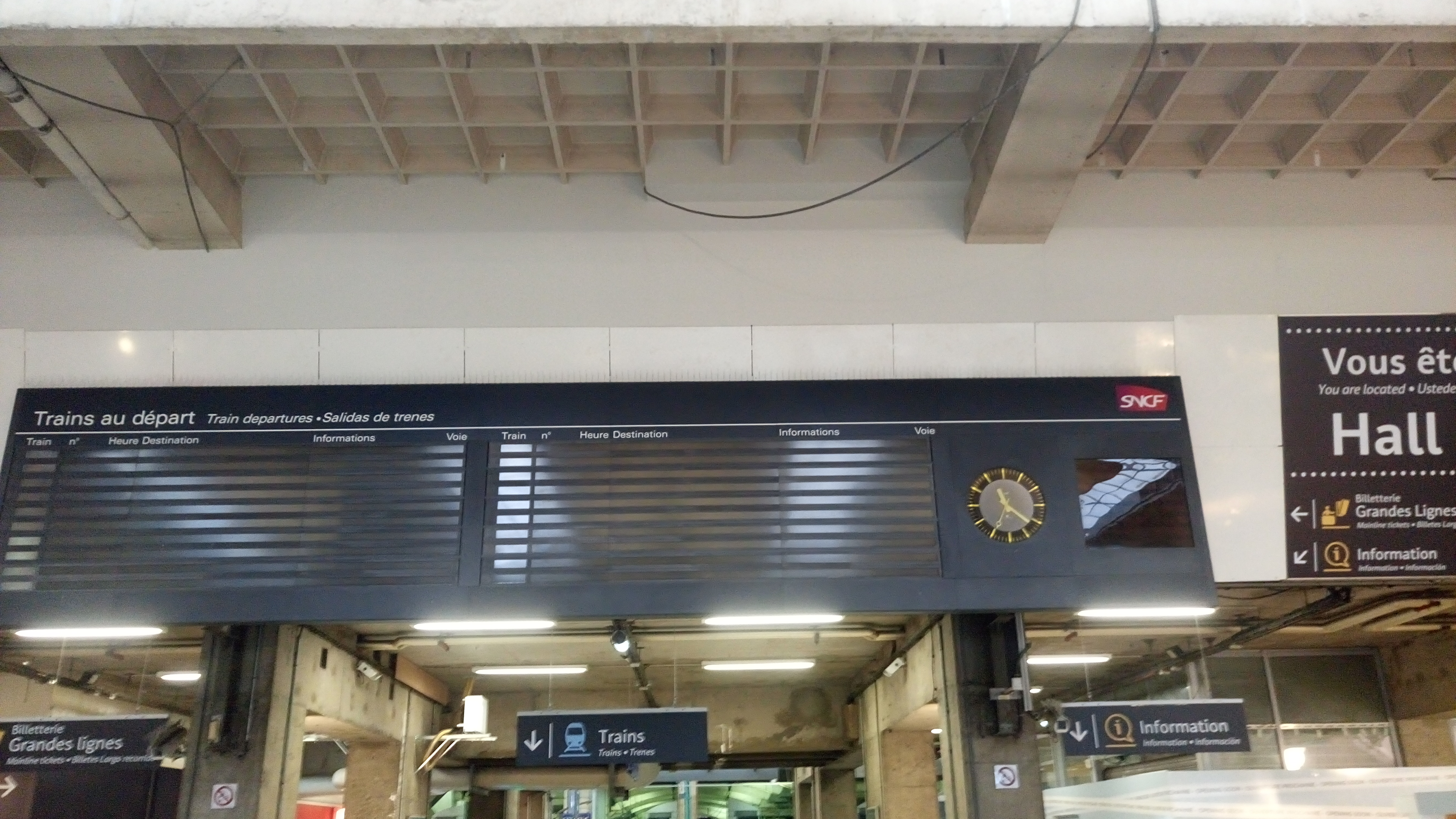 Panne des panneaux d’information à Montparnasse!